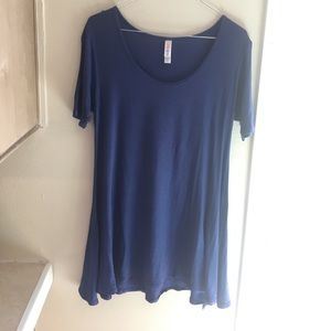 ✨MOVING SALE✨ LuLaRoe Perfect T